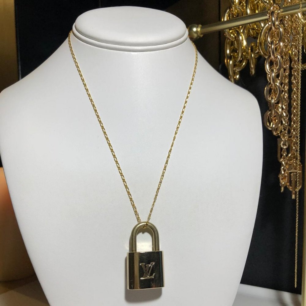 Louis Vuitton Necklace Oval Chain SOLD